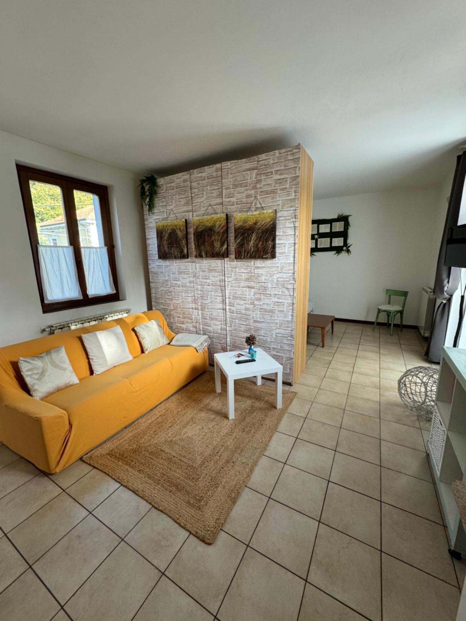 Casa Nonna Elide 2 Apartment Besozzo Exterior photo